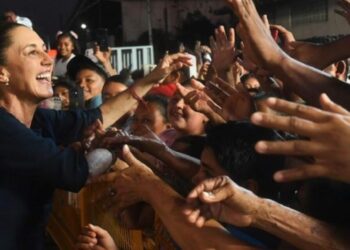 Rodeada de cientos de mexicanas y mexicanos, Claudia Sheinbaum inaugura estaciones de la Línea K del Tren Interoceánico