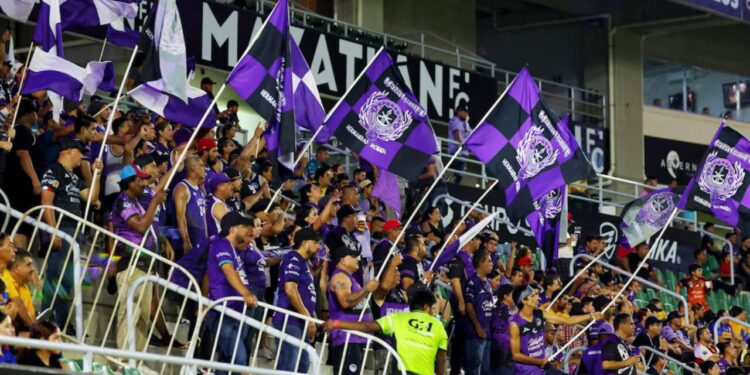 Entre caos y rumores, Mazatlán responde con ironía a su posible venta