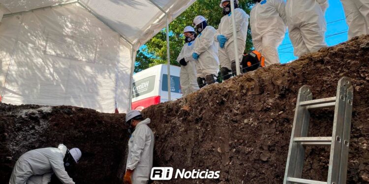 Localizan 14 cuerpos más en fosas del Panteón 21 de Marzo en Culiacán