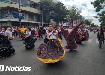 Culichis celebra 115 años de la Revolución Mexicana en Culiacán con colorido desfile