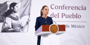 Sheinbaum promete justicia en asesinato Carlos Manzo; acusa violencia en Michoacán por “guerra contra el narco de Calderón”