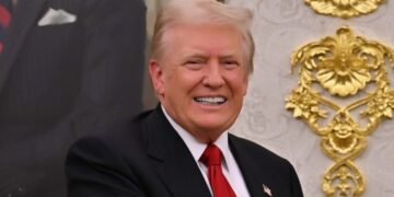 Trump asegura que los estadounidenses recibirán un bono de 2 mil dólares por los aranceles