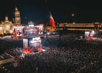 Homenaje a Juan Gabriel en el Zócalo: Fans reviven concierto histórico
