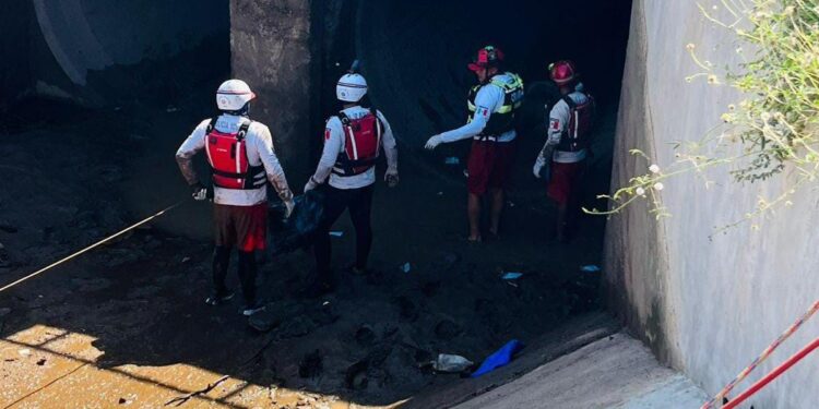 Escuadrón Acuático ubica cuerpo de pescador desaparecido en canal de la comunidad de El Bajío, en Mazatlán