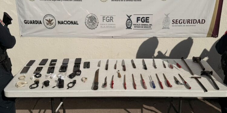 Aseguran celulares, armas blancas y cargadores en centro penitenciario de Aguaruto