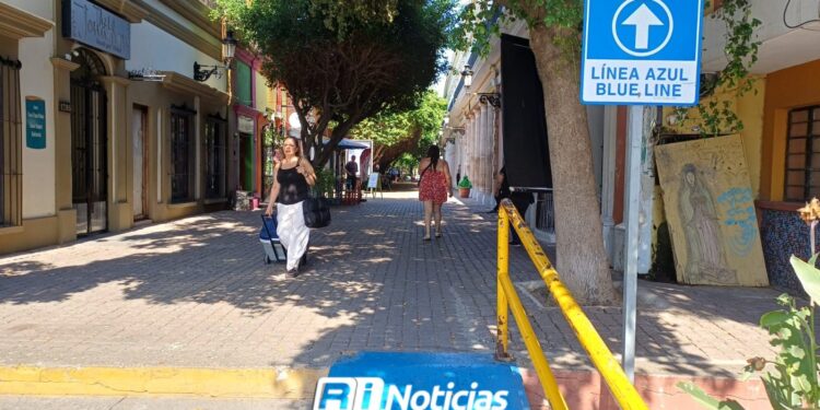 Cruceristas disfrutan de Mazatlán; “la ‘línea azul’ es de mucha ayuda”, dicen