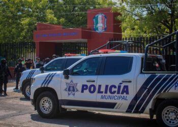 Dejan arma de fuego en baño de centro comercial de la Pancho Villa