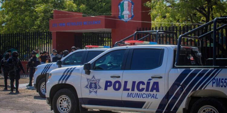 Dejan arma de fuego en baño de centro comercial de la Pancho Villa