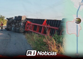 Vuelca tráiler en la carretera estatal rumbo a La Tuna; conductor resulta lesionado
