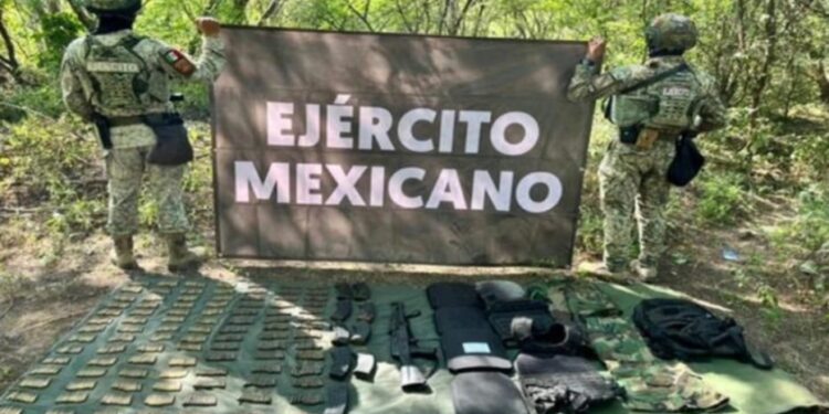 Ejército Mexicano asegura un arma larga, cargadores, cartuchos, placas balísticas y equipo táctico en Concordia
