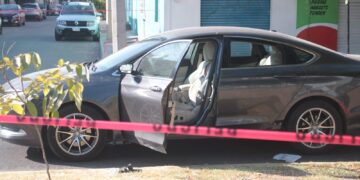 Mujer automovilista es atacada a balazos en avenida Insurgentes en Mazatlán