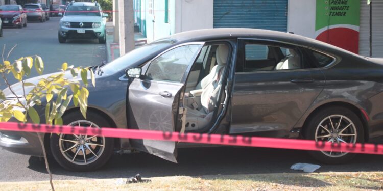 Mujer automovilista es atacada a balazos en avenida Insurgentes en Mazatlán