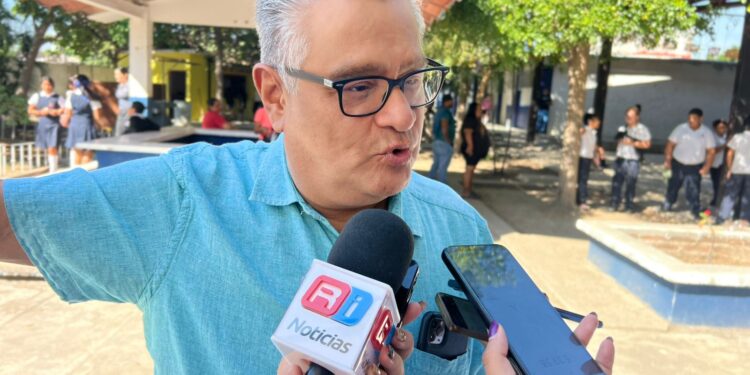 Palapas en zona de Playa de Mazatlán entran en proceso de regulación ambiental y obra: Semarnat