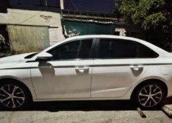 Aseguran vehículos robados y una réplica de armada de fuego en Culiacán