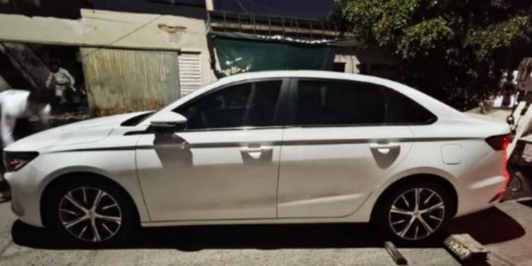 Aseguran vehículos robados y una réplica de armada de fuego en Culiacán