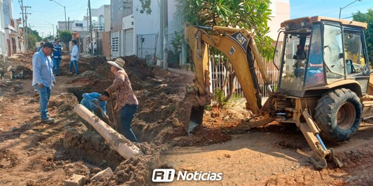 Malas prácticas de comerciantes y ciudadanos provocan derrames de drenaje: Alcaldesa