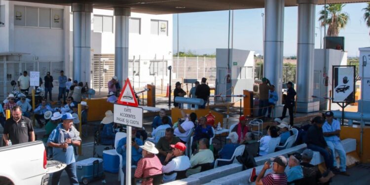 Productores mantienen bloqueos en Sinaloa en su cuarto día; Ofrecen disculpas por afectaciones