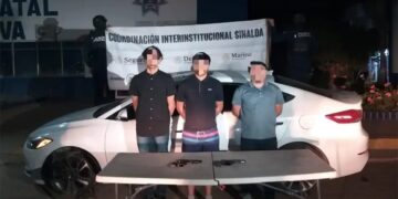 Autoridades detienen a tres sujetos con armamento en Culiacán