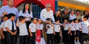 Entrega gobernador Rocha Moya nuevas de aulas en Jardín de Niños en Badiraguato