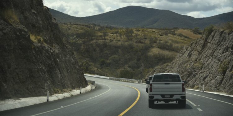 Gobierno refuerza seguridad en carreteras para proteger al autotransporte