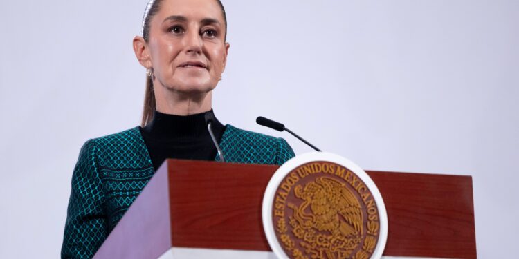 “Abrazar a los jóvenes, no a la delincuencia”: Sheinbaum reflexiona tras asesinato del alcalde de Uruapan