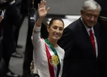 Reclamo heredado: Sheinbaum relata en su libro que AMLO no quería que asumiera el pleito con España