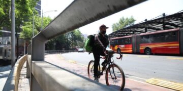 Profeco revisará si aplicaciones de comida otorgan seguridad social a sus repartidores