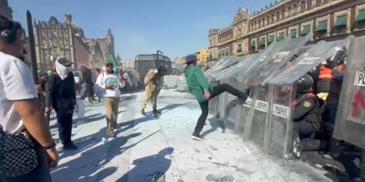 Se deslinda Sheinbaum de grupos violentos