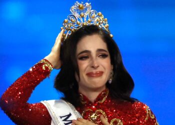 Sheinbaum felicita a Fátima Bosch tras conseguir el título de Miss Universo