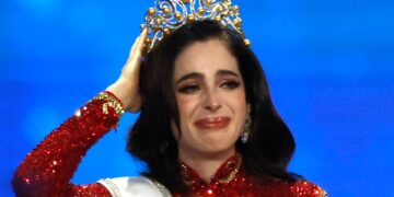 Sheinbaum felicita a Fátima Bosch tras conseguir el título de Miss Universo