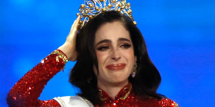 Sheinbaum felicita a Fátima Bosch tras conseguir el título de Miss Universo