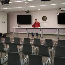 Noroña se queda solo en conferencia de prensa tras insultar a alcaldesa