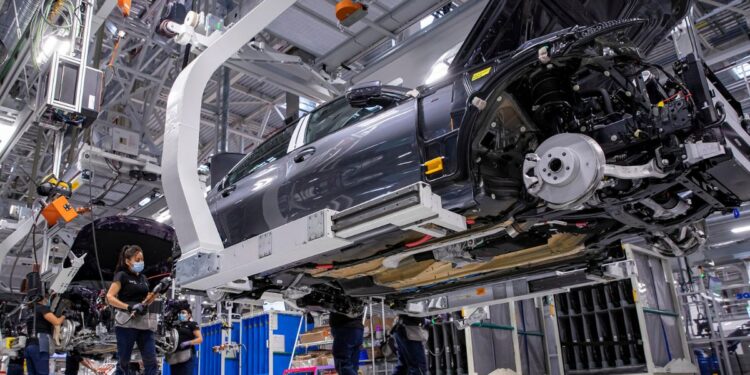 México buscará ajuste a aranceles de vehículos pesados fabricados con autopartes de EE.UU.