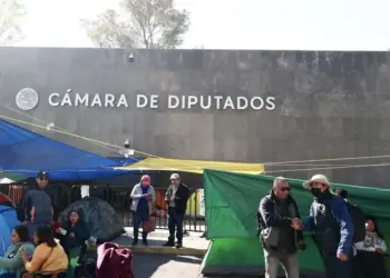 Diputados suspenden actividades en San Lázaro por plantón de la CNTE