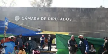 Diputados suspenden actividades en San Lázaro por plantón de la CNTE