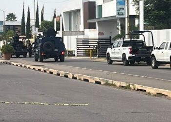 Operativo en Stanza Toscana deja cinco detenidos, vehículos y armas en el Sector Valle Alto, en Culiacán