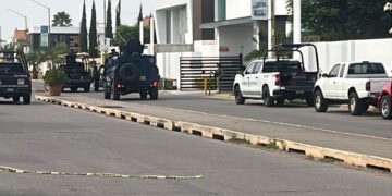Operativo en Stanza Toscana deja cinco detenidos, vehículos y armas en el Sector Valle Alto, en Culiacán