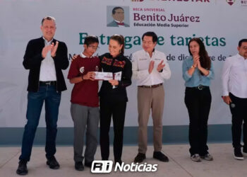Sheinbaum entrega becas Benito Juárez en Querétaro; pide que estudiantes se comprometan con la patria