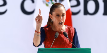 Sheinbaum dice que no se puede usar su nombre para pedir favores “bajo ningún motivo”