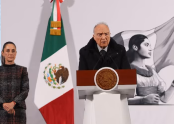 Sheinbaum ‘defiende’ cargo de Alejandro Gertz Manero en Embajada: ‘La ley me permite nombrarlo’