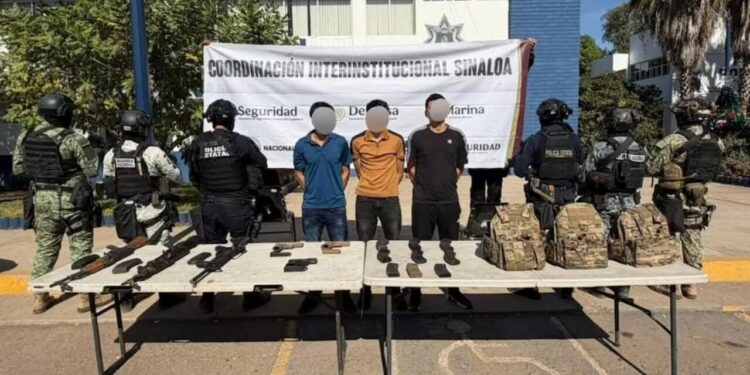 Aseguran 11 armas y más de 1500 cartuchos tras recorridos de vigilancia en Navolato, Sinaloa