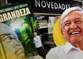 Grandeza: Nuevo libro de AMLO se agota en librerías y tiendas en línea