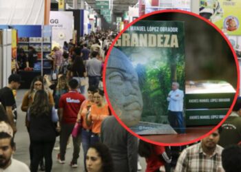 El libro ‘Grandeza’ de AMLO atrae a jóvenes en la FIL 2025 y sorprende con su número de ventas