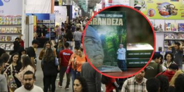 El libro ‘Grandeza’ de AMLO atrae a jóvenes en la FIL 2025 y sorprende con su número de ventas