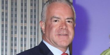 Bloquean cuentas bancarias de Raúl Rocha, dueño de Miss Universo