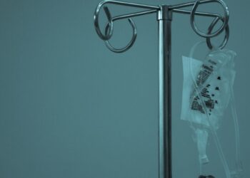 Gobierno de Trump restringe atención médica para menores transgénero