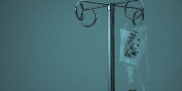 Gobierno de Trump restringe atención médica para menores transgénero