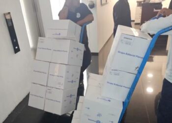 Llegan al Senado 17 mil ejemplares de “Grandeza”, el libro de AMLO; serán entregados como “Regalo navideño” entre la población