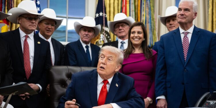 Trump minimiza nuevas fotos con Epstein publicadas por el Congreso: “No son gran cosa”