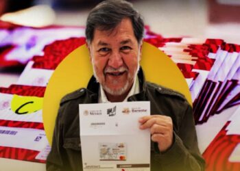 Noroña presume su tarjeta de Pensión del Bienestar para adultos mayores